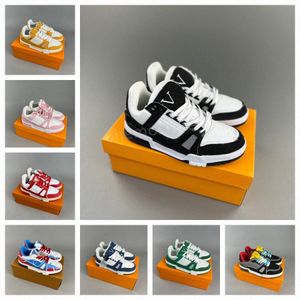 Zapatillas de deporte planas de lujo Diseñador Zapatos casuales para hombre para mujer Denim Lona Cuero Abloh Blanco Verde Rojo Azul Carta Superposiciones Plataforma de moda Zapatillas bajas