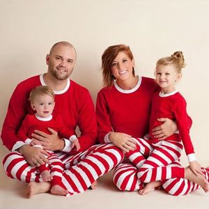 家族を一致させる衣装クリスマスファミリーマッチラウンジウェアパジャマセット231212