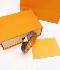 Classic leather Vshaped men039s bracelet fashion forward preferred with orange packaging5099478
