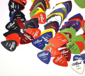 100pcs Alice błyszcząca gitara ABS picks Plectrums 05815mm 6 wskaźników Mixed1965475