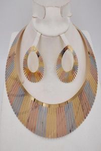 Örhängen halsband av hög kvalitet Dubai guldsmycken uppsättningar 3Color örhänge och hänge för fru Party Gifts African Women Set1964551