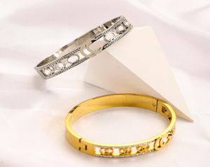 Europa América Moda Estilo Pulseiras Com Selo De Aço Mulheres Bangle Luxo Designer Jóias 18K Banhado A Ouro Aço Inoxidável Weddin5835467