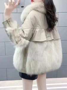 Frauen Leder Faux Winter Pelz Mäntel Weibliche Koreanische Nachahmung Patchwork Gepolsterte Jacke Lange Verdicken Warme Parkas Mantel 231213