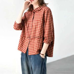 Kvinnors blusar Skjortor 2021 Spring Autumn New Arts Style Women Långärmad Turn-down-krage Löst skjortor All-Matched Casual Cotton Plaid Blouse V436 YQ231214