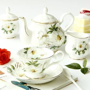 Tassen Coffeeware Bone China Teetassen-Set British Coffee Services Tassen und Untertassen Keramik Teekanne Zuckerdose Milchglas Artikel Anzug Teegeschirr 231214