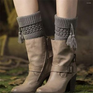 女性の靴下冬のかぎ針編み足首暖かい短いタッセルニットブーツ