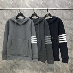 Män och kvinnliga tröja modedesigner Thombrownsweatshirt trendig höst/vinter ny huvor våffla fyra bar hoodie män trendiga avslappnade stiliga