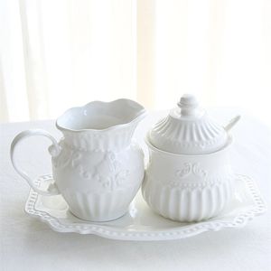 Dzbanki z mlekiem barokowa brytyjska rodzina królewska Rococo Art Relief China Cukra buła cukru w ​​misce kawy Jar Creamer Pitcher Narzędzia do kawy 231214