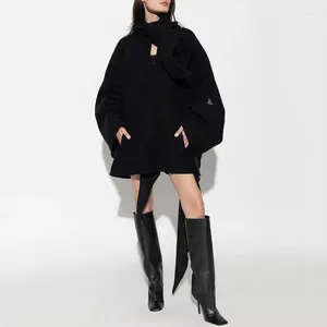 Kvinnors hoodies 2023 Fall Kangaroo Pocket Black Tweed Loose Peplum Jacket Coat Högkvalitativ toppar Bow V-Neck Wool Poncho Y2K