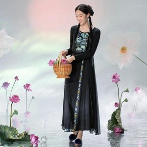 左の女性のドレスドレス長い袖の丸い首A字型の伝統的な3D刺繍ビンテージ改善マミアンQunスカート