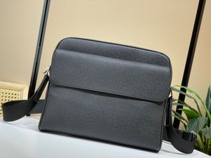 M30260 Męska torba Crossbody Wysokiej jakości niestandardowa torba na ramię może pomieścić iPada w torbie Messenger Cowhide noszącą bardzo przystojne swobodne