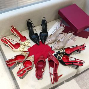 Lüks marka kadınlar elbise ayakkabıları tasarımcısı yüksek topuklular sandallar metalik vlogo tacones sivri uçlu stilettos seksi siyah çıplak kırmızı düğün ayakkabıları