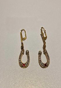 2021 Brand gul guldfärg Fashion Jewelry Woman Pearls U Horseshoe Party Högkvalitativ Vintage Drop Pearls Stud Earrings2660941