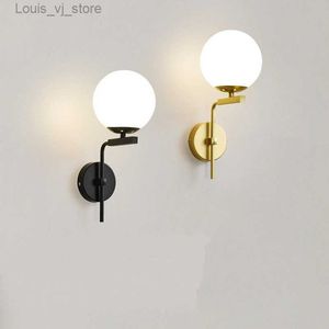 Luci notturne Lampada da parete moderna a LED in ferro Luce notturna da lettura accanto alla lampada Scale di casa Lampade da parete vintage Loft Sconce Sfera di vetro Oro Nero E27 YQ231214