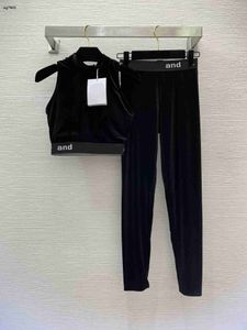 Varumärke Kvinnor Tracksuit Designer Kläder Ladies Summer Stand Up Collar Tight Vest+Elastic Slim Tights Leggings 14 december Nyare