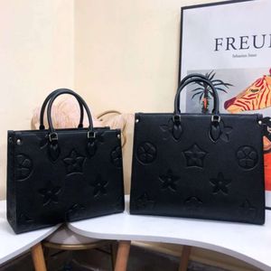 2024 designer väskor kvinnor väska handväskor präglade blommamonogram kvinnor handväska handväska tyg axel kvinnlig ryggsäck brun