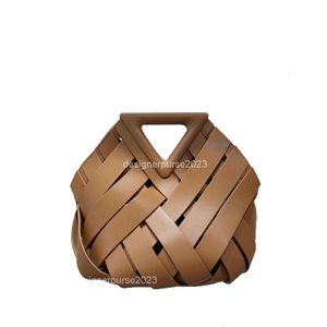 Magnetic Bottaga Venete Bags Triangle Designer Woven Shoulder Point New Buckle Leather Hollow-out Bag Handbag Fashion Single Women Messenger Purse Women XR1Q