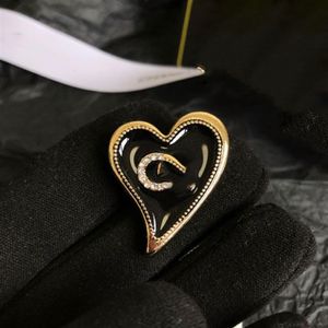 23SS Proste marki Pins Pins Pins For Women Men Men Heart Fashion Crystal Pearl Miedzika Złota płyn biżuterii Par269w