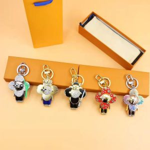 Keychains Lanyards 럭셔리 디자이너 키 체인 세련된 태양 플라워 베이비 이미지 펜던트 키 체인 트렌디 한 키 버클 남성 여성 가방 장식품 고품질