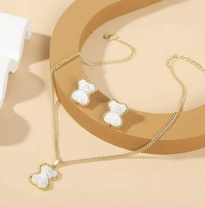 Orso coreano Orso di orecchie set di gioielli squisiti Women039s imitazione collana perla8351433