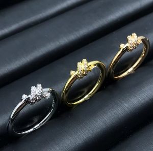 مصمم نسائي حلقة رنين الحبل الملتوية مجموعة الماس مع Diamond Popular Fashion الكلاسيكية متعددة الاستخدامات حلقة مزدوجة الحلقة متعددة الحجم 2024