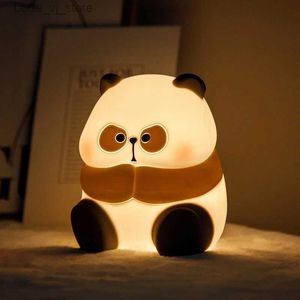 Luci notturne Nuovo panda rastrello insegnante carina luce notturna USB ricarica a tre marce dimmerabile atmosfera in silicone camera da letto lampada da comodino luce notturna YQ231214