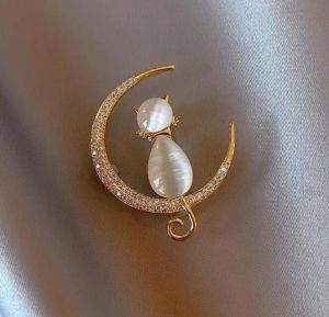 Den senaste söta kattunge kvinnors stift modestil pärlstiftstift tillbehör smycken