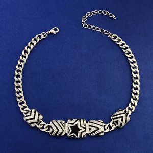 Collana classica di lusso in bianco e nero di marca francese Collana con doppia lettera ad anello quadrato con fibbia a stella intarsiata con strass in ottone, collana con ciondolo da donna