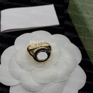 Anéis de cobre retrô fashion clássico 18K ouro duplo banhado a letras anéis charmosos com pacote de caixa