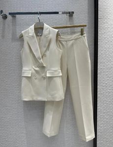 Pantaloni a due pezzi da donna Primavera ed estate Gilet bianco! Gilet doppiopetto con piccoli pantaloni dritti e una serie di parte superiore del corpo