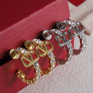 Kolczyki Hoop Huggieerh, mosiężne, klasyczny monogram obręczy w krysztale, projektantów, ślub, rocznica, świąteczne prezenty