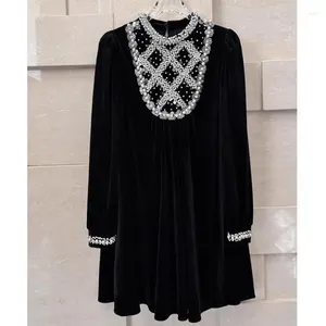 Casual Dresses 2023 Autumn Black Velvet Long Sleeve A-Line Dress Handgjorda broderier Diamond Inbäddning Women Luxury Party Brand