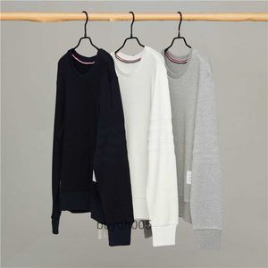 DD3C Män och kvinnliga tröja modedesigner Thombrownsweatshirt stickad vår Autumn New Round Neck Pullover Invisible Four Bar Dark Mönster långärmad topp