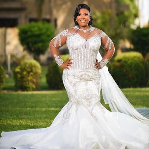 2024 Arabisch Aso Ebi Plus Size Weißes Meerjungfrau-Hochzeitskleid Perlenkristalle Pailletten Spitze Brautkleider Kleider ZJ440