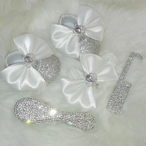 First Walkers Handmade Bow s Baby Girl Spring Winter Shoes Hairband Comb Walker Sparkle Bling Crystals Princess Shower Gift 231213