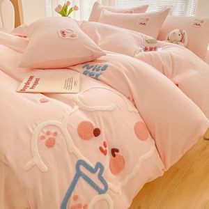 Set di biancheria da letto Cute Cartoon Anatra Coniglio Orso Decalcomania Bambini S Set Letto matrimoniale Copripiumino grande Copripiumino Federa Quattro pezzi 231214