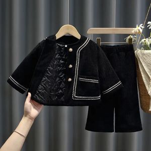 Set di abbigliamento Autunno Spessore Abbigliamento per bambini Principessa per bambini 2 pezzi Completo Moda coreana Neonate Cappotto caldo Pantaloni Abiti Vintage 231213