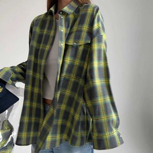 Kvinnors blusar skjortor Autumn Retro Women's Overdized Plaid Shirts Coat Lång ärm Turn-down-krage Löst blus Skjorta Jacket Kvinnor Toppar YQ231214