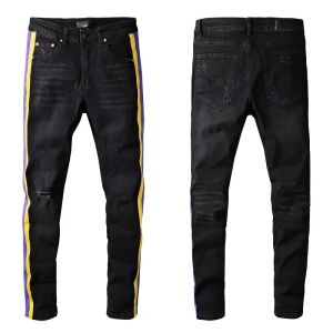 Черные джинсы для парней с желтыми полями, рваные мужские брюки с рваными полями на коленях, мужские узкие прямые брюки, потертые, рваные, прочные, на молнии, средняя джинсовая ткань, длинная татуировка