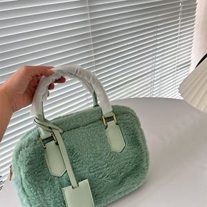 Kvällspåsar vintermode handväska designer högkvalitativ kanin hårproduktion av kvinnors singel axel crossbody väska 231213