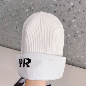 Designer de gorro de luxo estilo site oficial adequado para casais usam artesanato bordado 4 cores para escolher produtos de alta qualidade