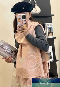 シンプルな両面2色カシミア刺繍スカーフ女性の同じスタイルダイヤモンド格子縞のショールファッション