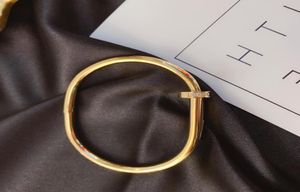 Top Sell Bracelets Frauen Bangle Luxus Designer Brief Schmuck Kristall 18K Gold plattiert Edelstahlliebhaber Geschenk Bangles Mens BR1249437