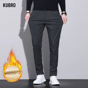 Calças masculinas Kubro Coreano Outono Inverno Moda Lã Macia Lã Quente Casual Negócio Slim Elástico Reto Calças de Algodão 231213