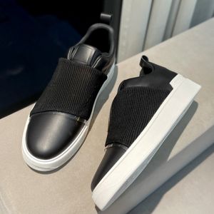Classic men's and women's casual shoes with a new fashion blogger's metal