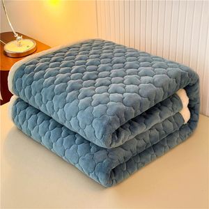 Bedspread Winter Warm Thick Bedspread Mattress Pad Topper Queen Flannel Fleece Non-slip Thicken Patchwork Bed Sheet Tatami Home Dormitory 231214