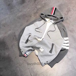 8bxl男性と女性のセーターファッションデザイナーThombrownsweatshirt Highバージョン新しいトレンディフード付きドローストリングコントラスト同じスタイルカーディガンジッパー