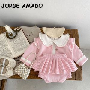 Set di abbigliamento Primavera e autunno Neonata Dolce Set 2 pezzi Maglione rosa a maniche lunghe con cuore d'amore Pantaloncini lavorati a maglia con volant Abbigliamento nato E86109 231214