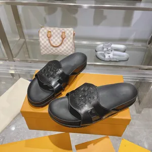 Diseñador -Sandalias clásicas Zapatos de vestir de boda para mujer de alta calidad Tacones gruesos de verano Moda Cabeza redonda Diapositivas Plataforma de cuero 1229