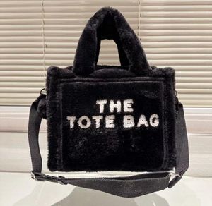 ショルダーバッグデザイナーThe Totes Bags Plush Fur Women Luxury Handbag Crossbody High Capfise Fashion Shoppingbags Outdoor CasuaryA2